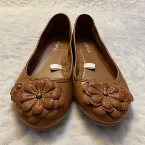 Merona brown tan ballet flat flower embellishment
